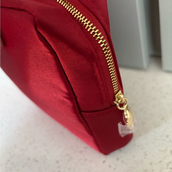 Marc Jacobs Fragrances Bag Red Makeup Bag L 10 1/2in W 2 1/2 In H 7in NWOT - Picture 4 of 7